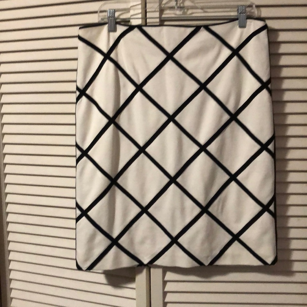 White House Black Market women’s skirt. Size 12